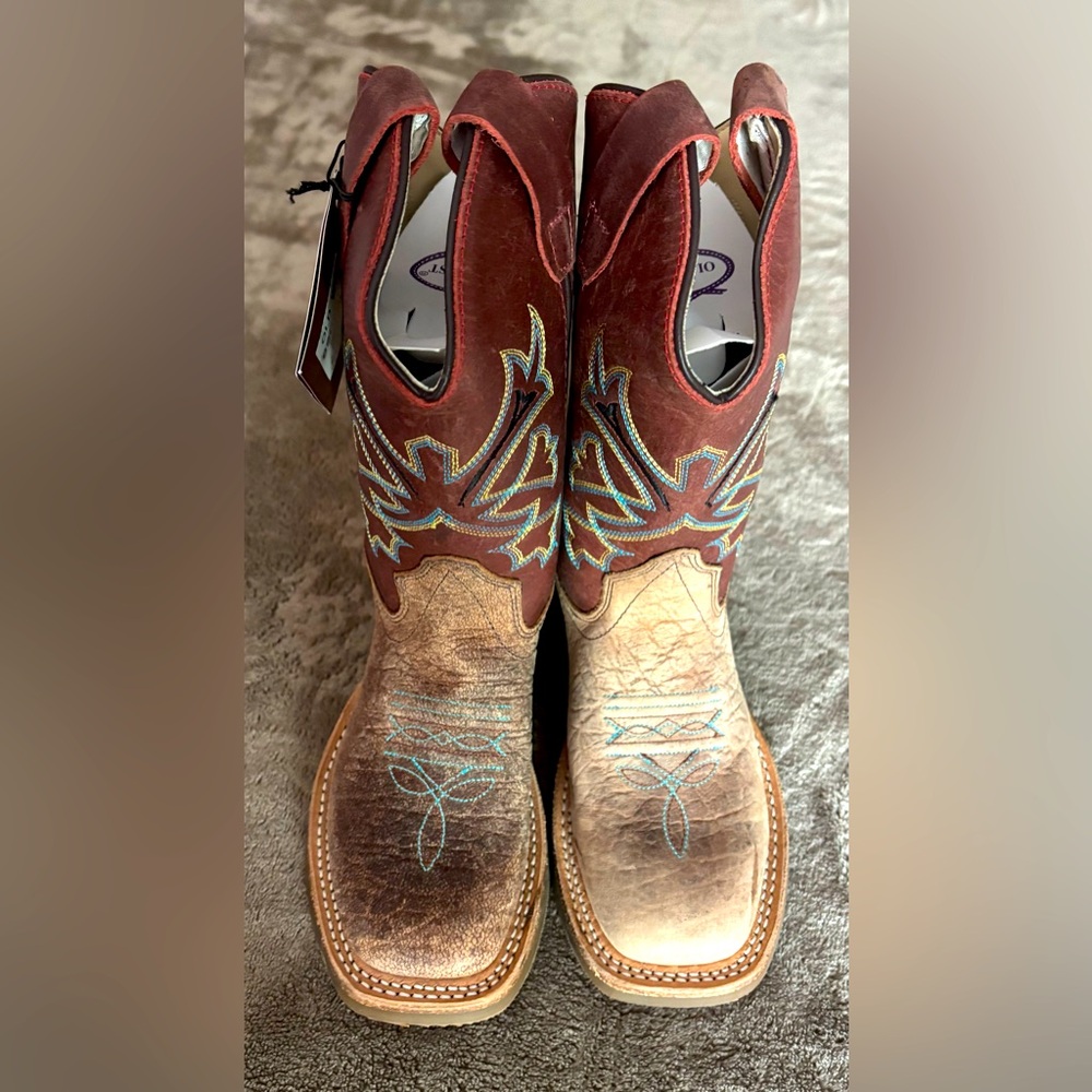 NWT Old West Boots with Embroidery